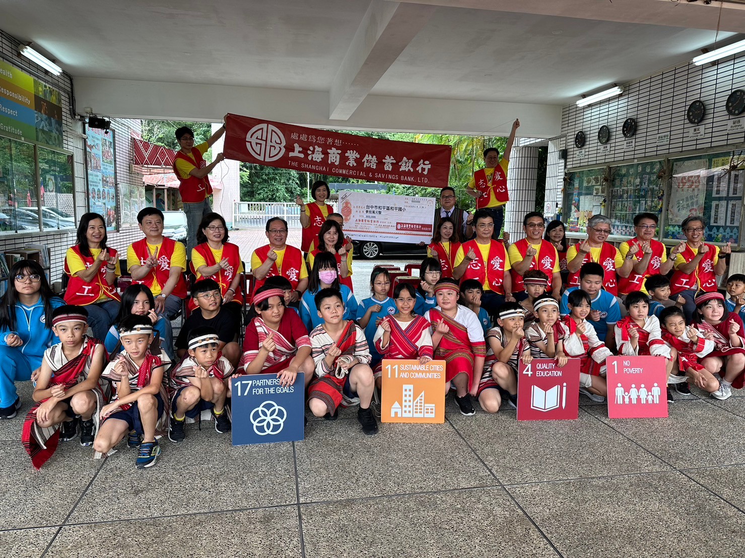 協助台灣的原住民泰雅族歌舞躍上國際舞台